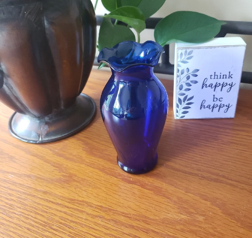 Vtg Blue Glass Bud Vase - Approx 5 1/4
